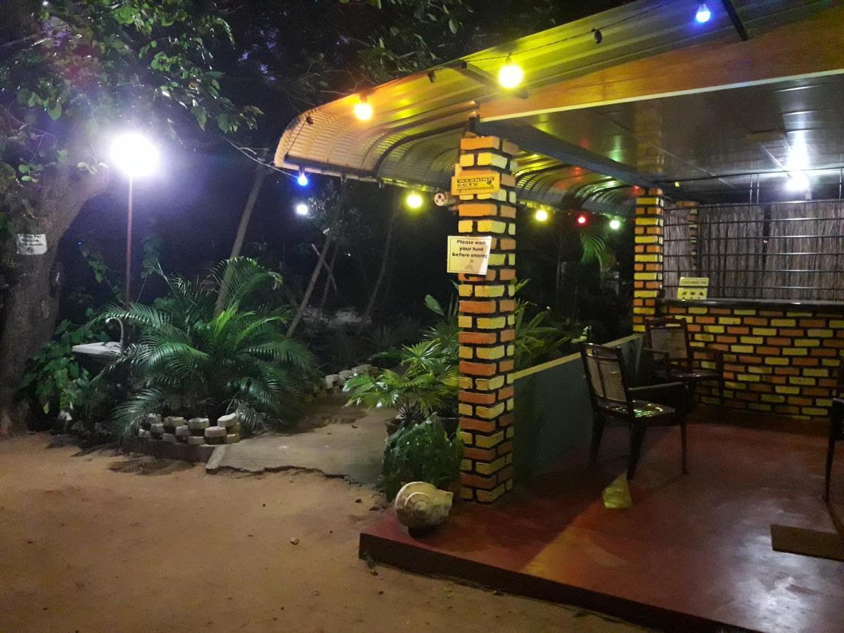 Naaval Beach Villa & Rooms باتيكالوا المظهر الخارجي الصورة