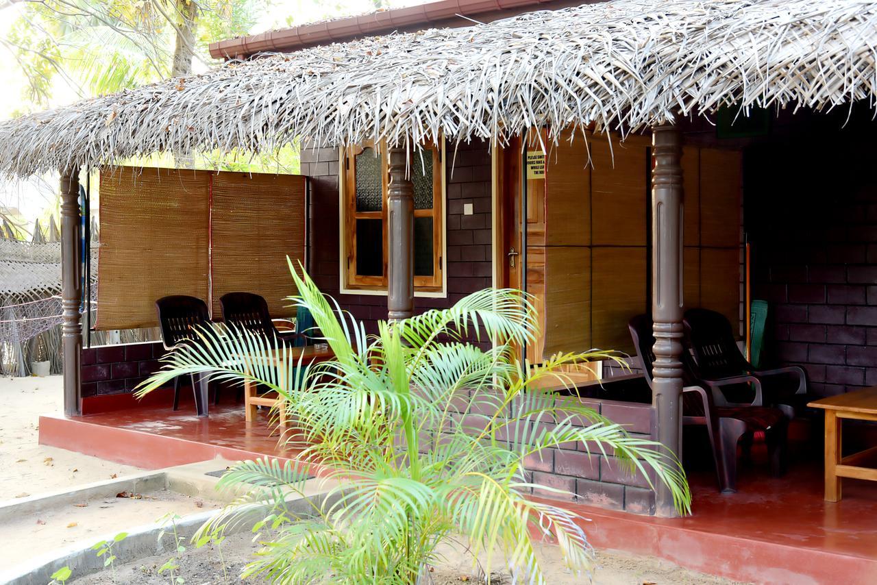 Naaval Beach Villa & Rooms باتيكالوا المظهر الخارجي الصورة