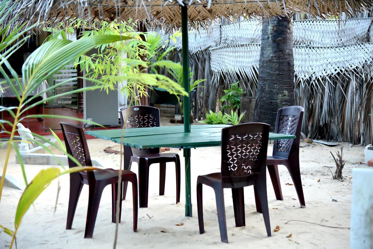 Naaval Beach Villa & Rooms باتيكالوا المظهر الخارجي الصورة